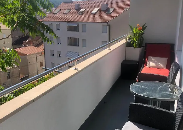 Sandra With Balcony Апартаменты